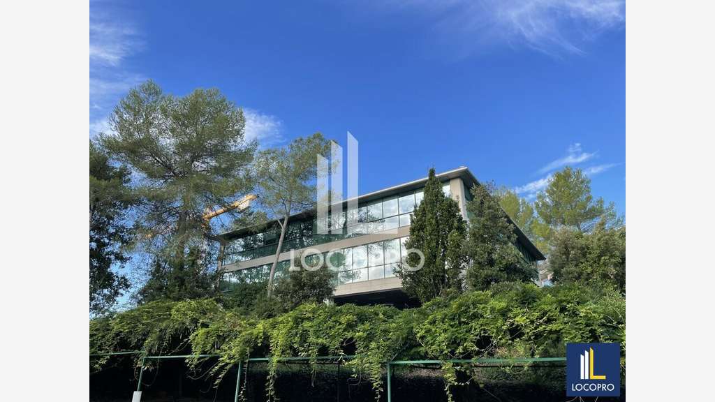 Bureaux de 1104m² à louer sur 2 niveaux à Biot