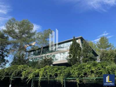 Bureaux de 1104m² à louer sur 2 niveaux à Biot
