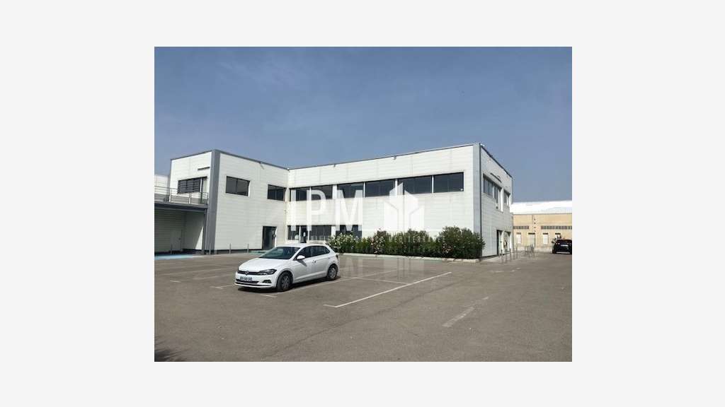 Local 380m² à louer Eguilles 13510