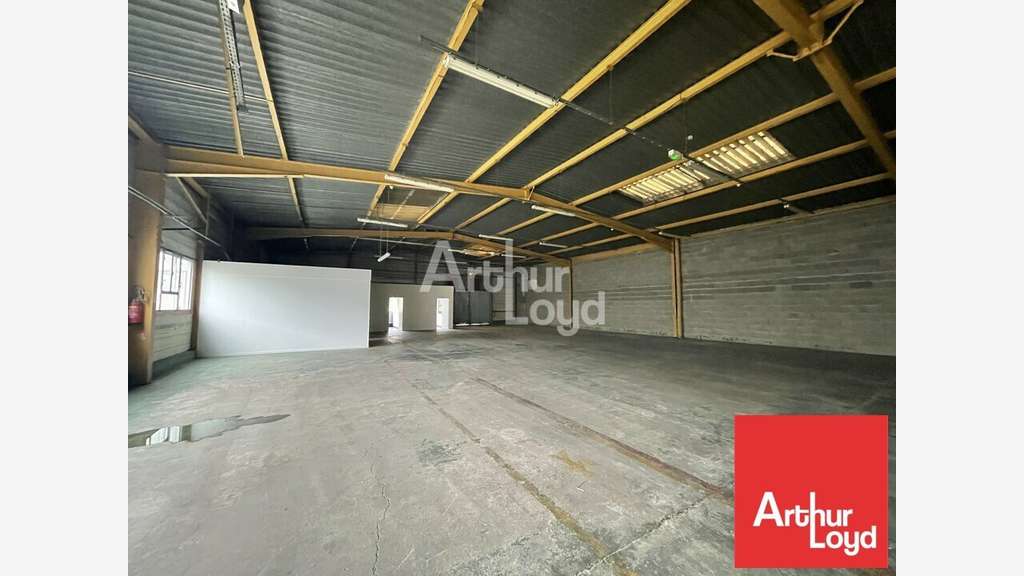 Loue local stockage 400m² à Niort Saint Liguaire