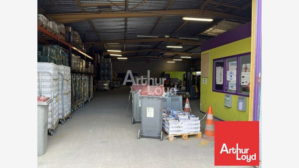 Loue local stockage 400m² à Niort Saint Liguaire