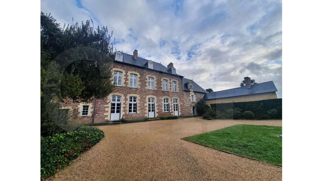 A louer bureaux aménagés cloisonnés 563m² à Rennes