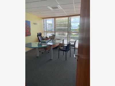 Loue bureaux 133m² en excellent état à Avrillé
