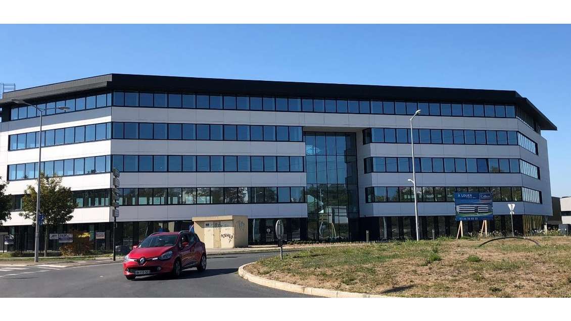 À louer bureaux 4000m² près de Reims à Bezannes