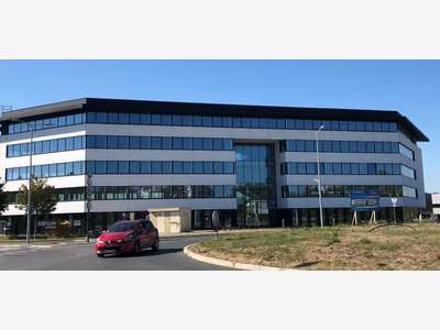 À louer bureaux 4000m² près de Reims à Bezannes