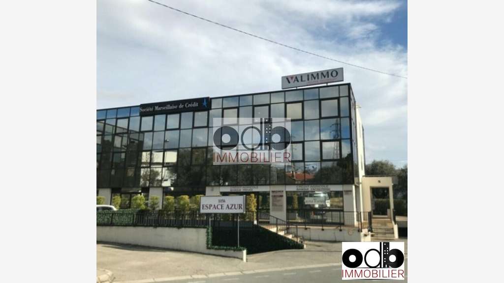 Loue bureaux de 75m² au 1er étage à Mougins