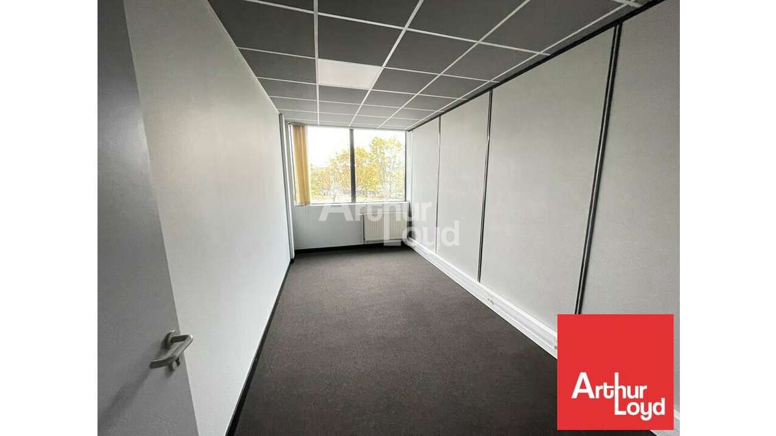 Bureaux 140m² à louer à Chasseneuil Futuroscope