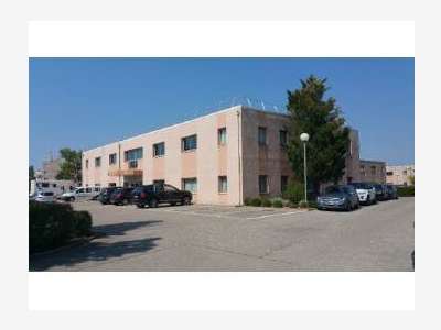Loue bureaux dans un cadre verdoyant et agréable