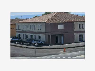 À louer bureaux neufs de 1 000m² à Monteux
