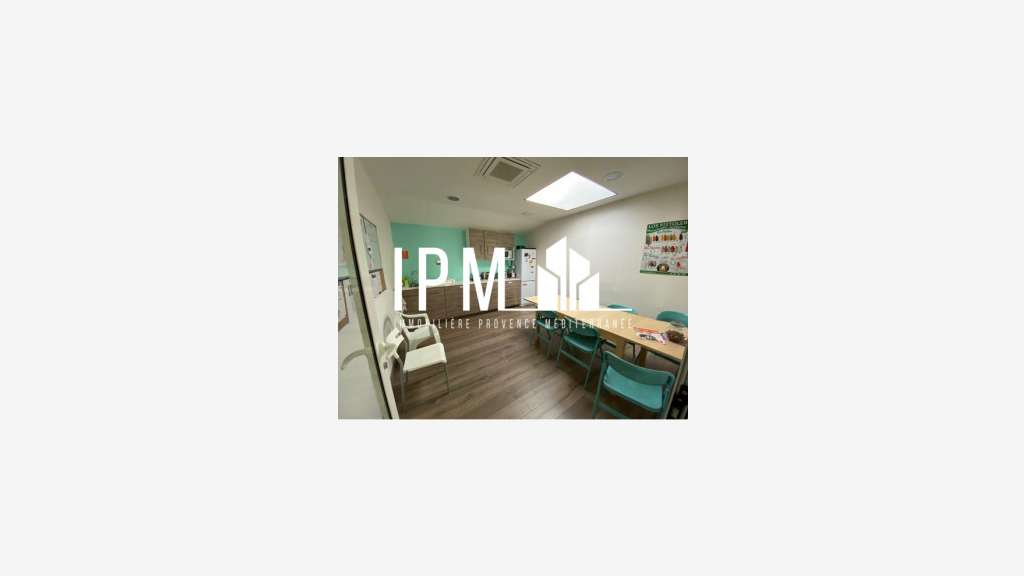 A louer bureaux de 360m²  en étage à Venelles
