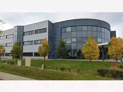A louer bureaux de 450m² avec showroom à Bezannes