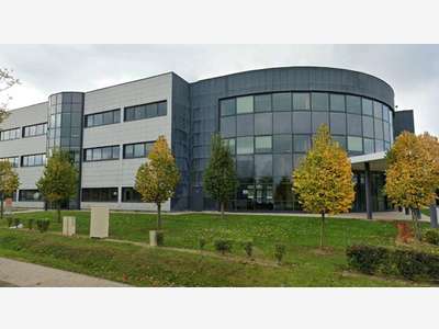 A louer bureaux de 450m² avec showroom à Bezannes