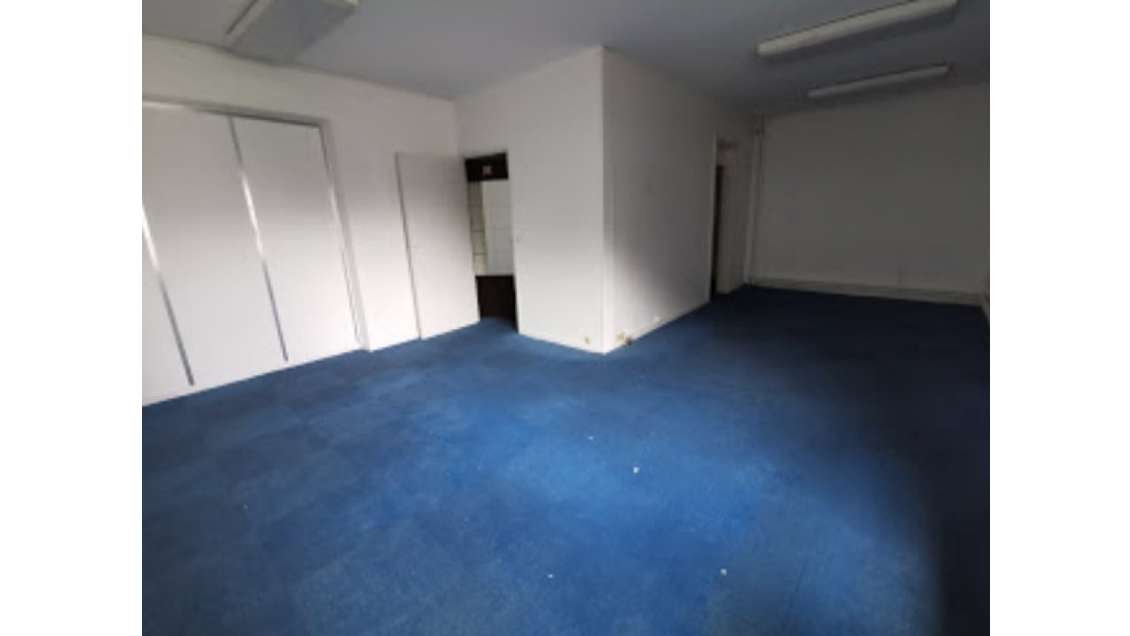 Bureaux 50m² R+1 avec ascenseur à louer à Croix  