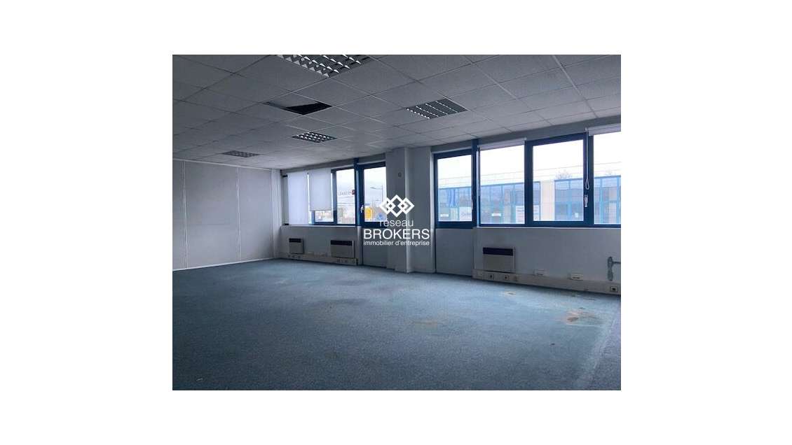 Bureaux 159m² R+1 à louer à Fresnes