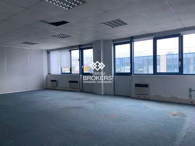Bureaux 159m² R+1 à louer à Fresnes
