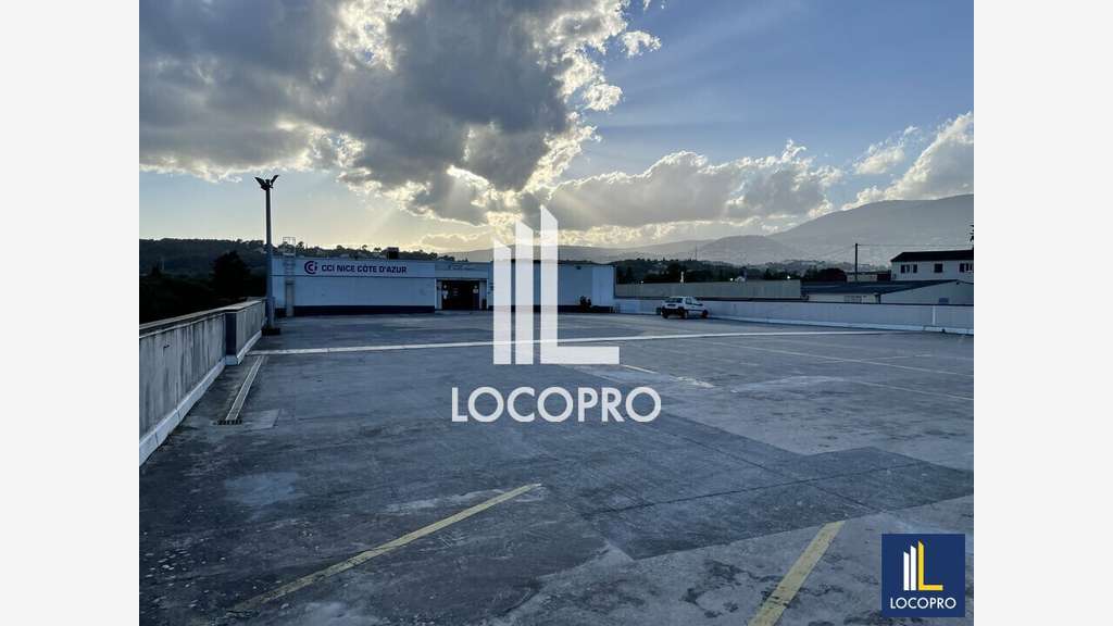 A louer bureaux de 370m² divisibles à Grasse