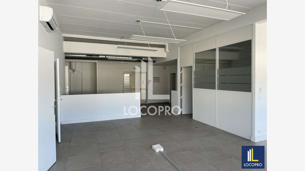 A louer bureaux de 370m² divisibles à Grasse