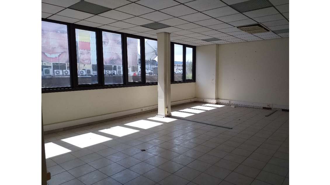 Loue bureaux 186m² au Lamentin