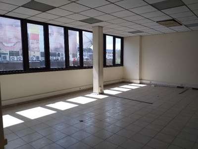Loue bureaux 186m² au Lamentin