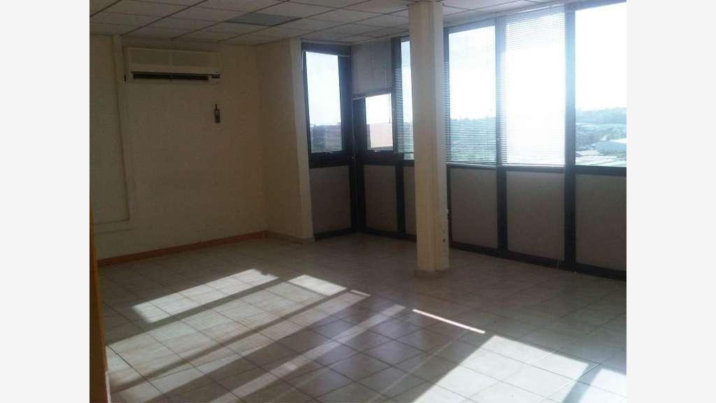 Loue bureaux 186m² au Lamentin