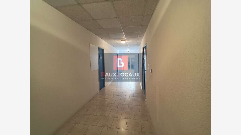 Bureaux 18m² R+1 à louer aux Angles 