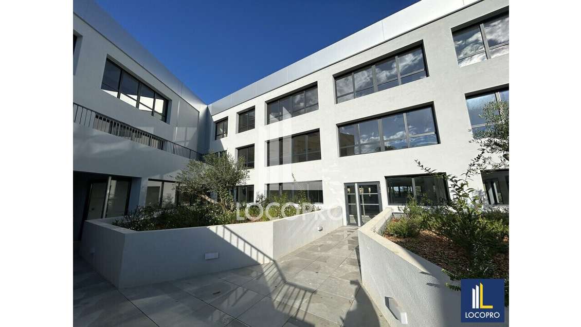 A louer bureaux neufs de 2252m² à Valbonne