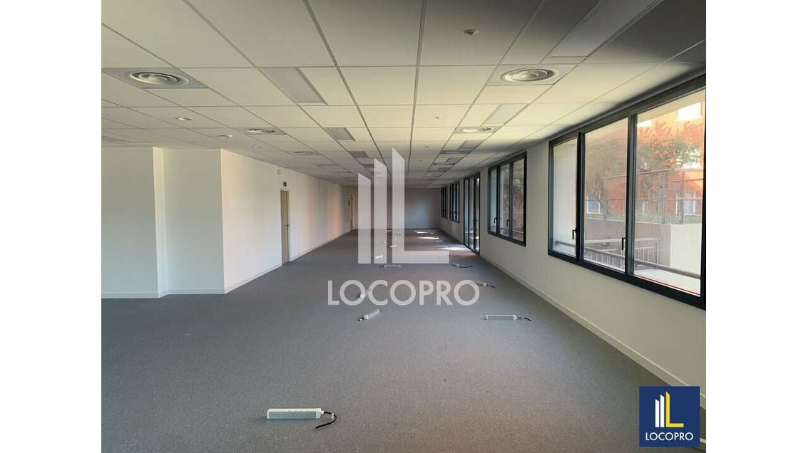 Loue bureaux neufs erp 548m² à Nice Arenas
