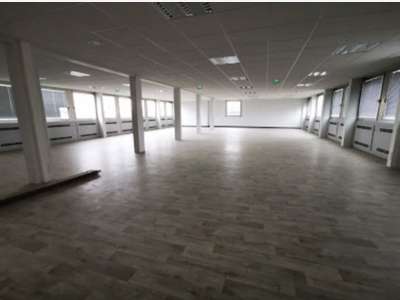Bureaux de 270m² à louer à Neuville-en-Ferrain