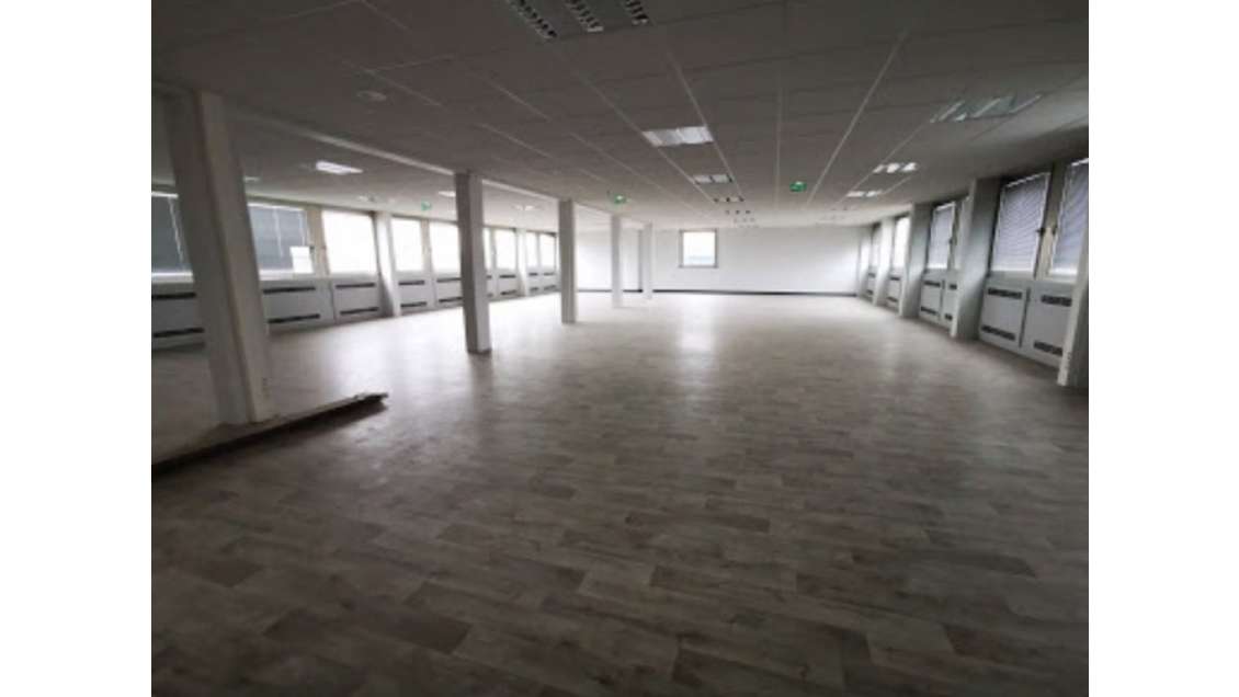 Bureaux de 270m² à louer à Neuville-en-Ferrain 
