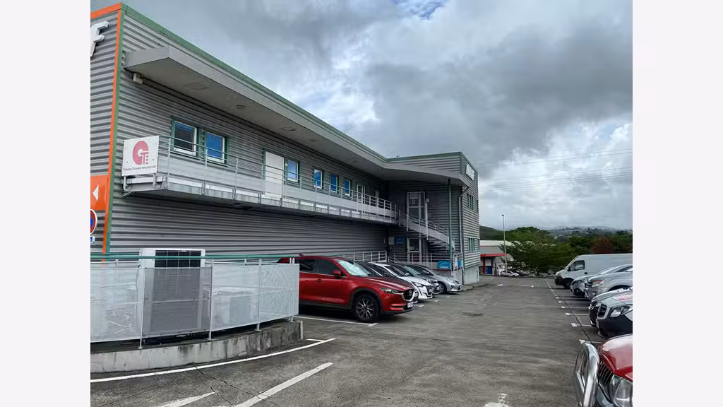 Loue bureaux ou local commercial 185m² Le Lamentin