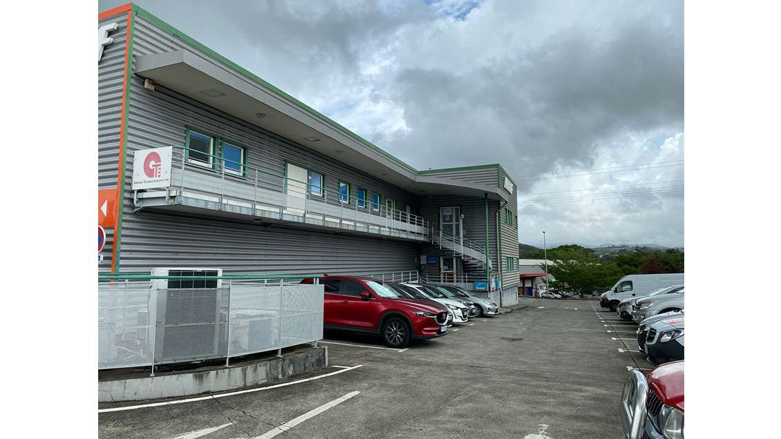 Loue bureaux ou local commercial 185m² Le Lamentin