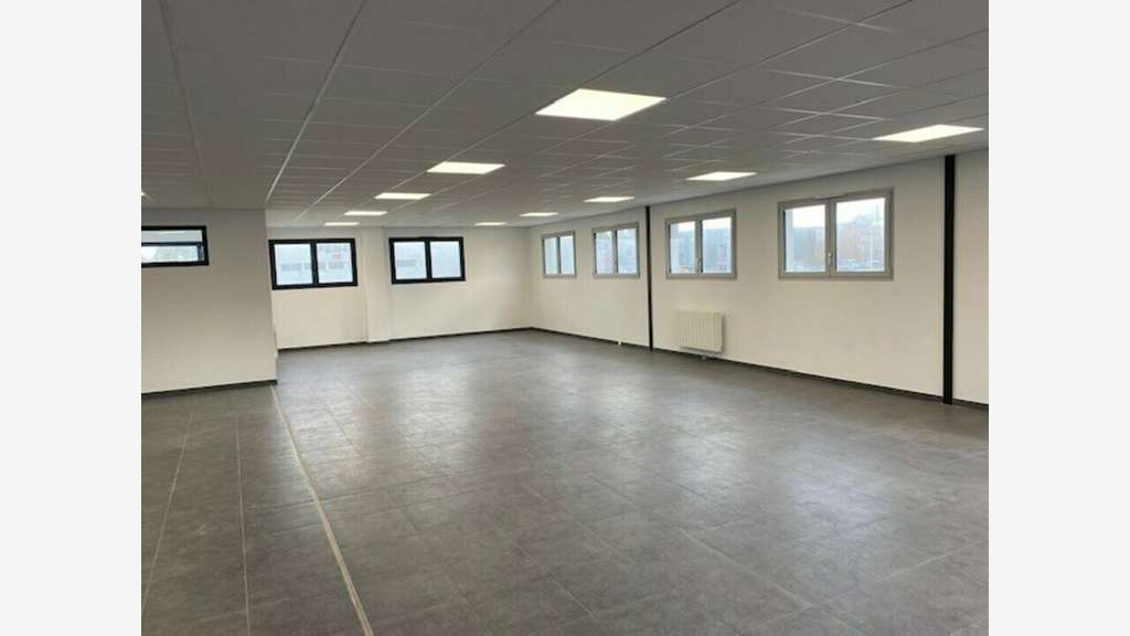 Bureaux 220m² en étage à louer à Plougoumelen
