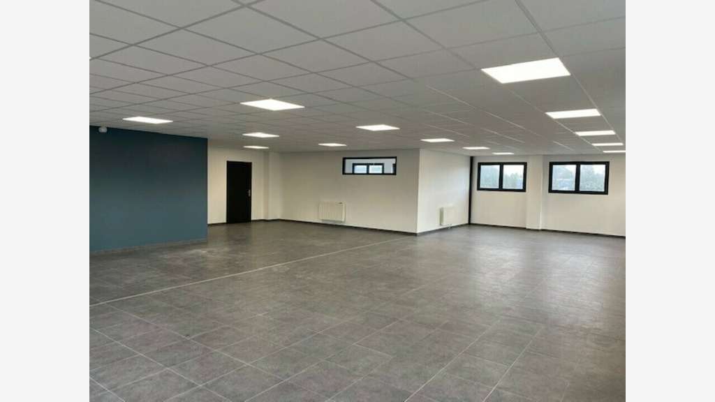 Bureaux 220m² en étage à louer à Plougoumelen