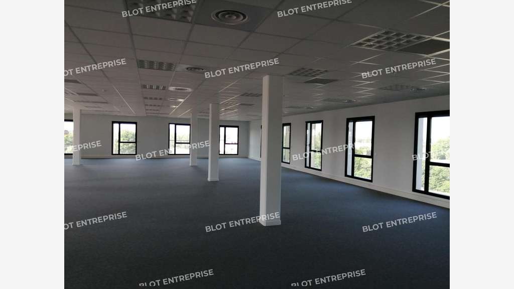 A louer bureaux de 420m² à Rennes Champeaux
