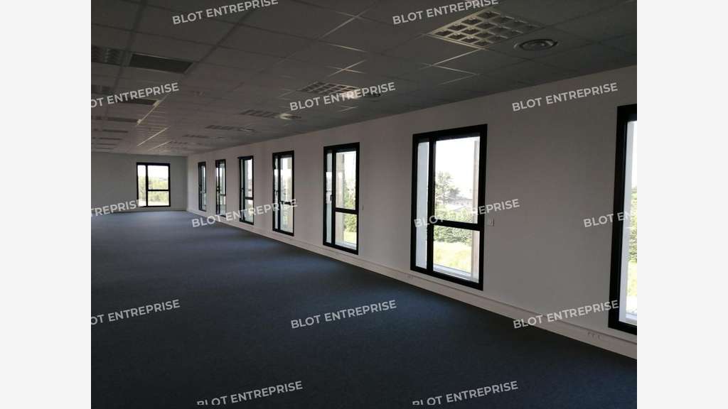 A louer bureaux de 420m² à Rennes Champeaux