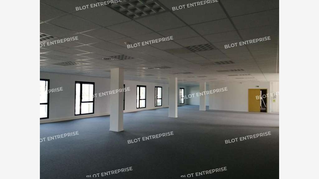 A louer bureaux de 420m² à Rennes Champeaux