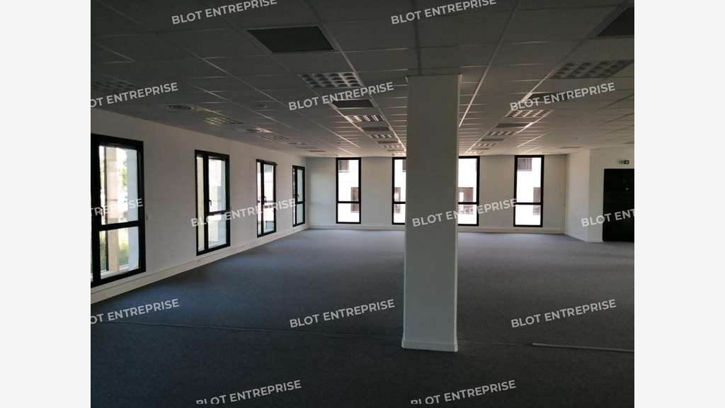 A louer bureaux de 420m² à Rennes Champeaux