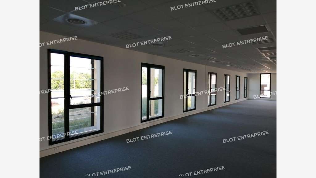 A louer bureaux de 420m² à Rennes Champeaux