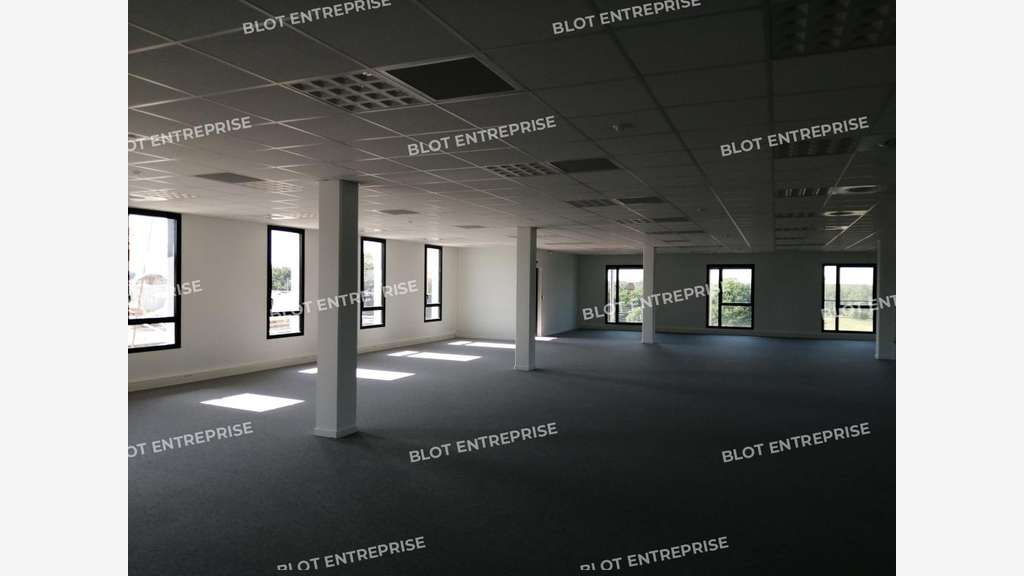 A louer bureaux de 420m² à Rennes Champeaux