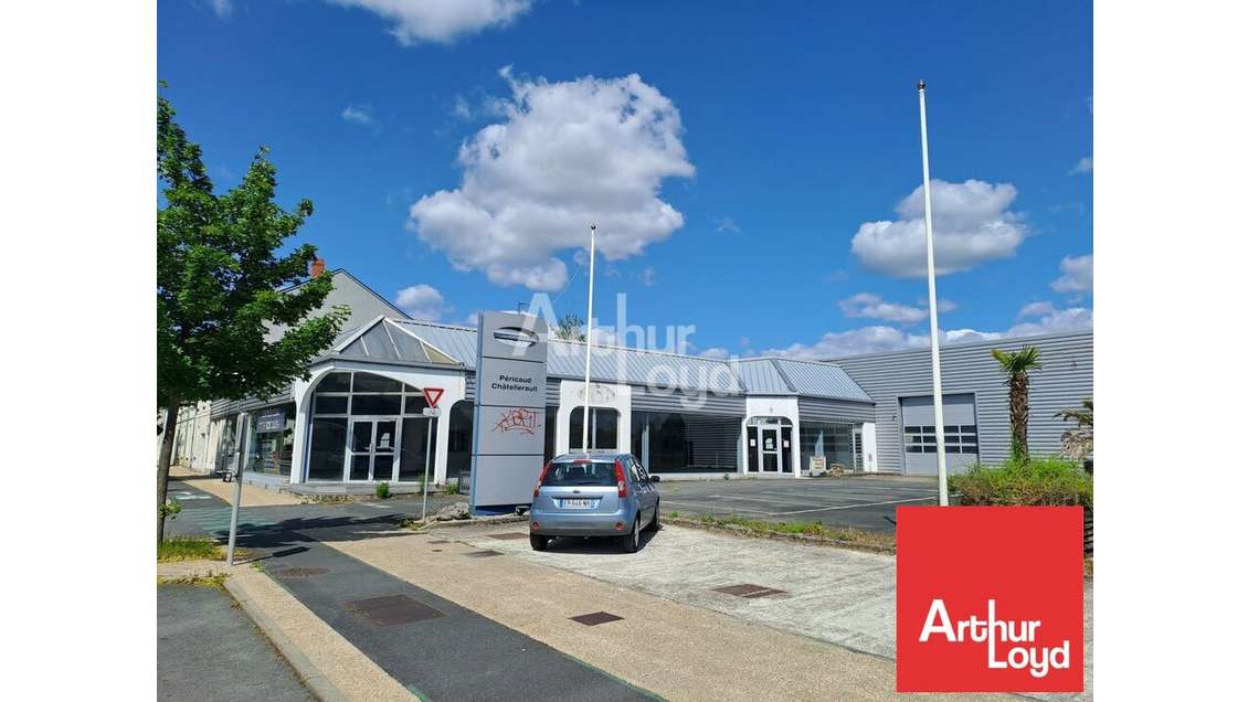 Local commercial de 1610m² à louer à Châtellerault