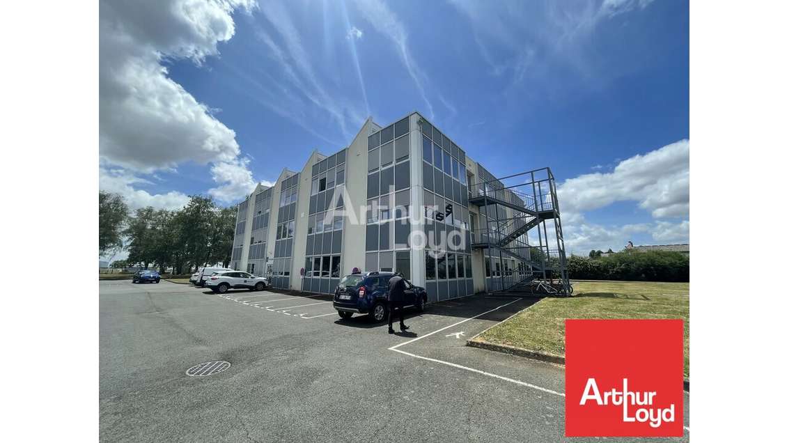 Bureaux 900m² à louer à Chauray prox Mendès France