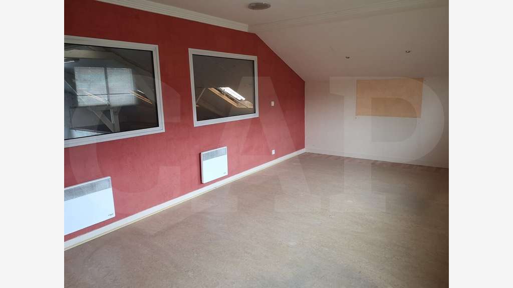 A louer entrepôt bureau de 180m² à Noyal-Pontivy