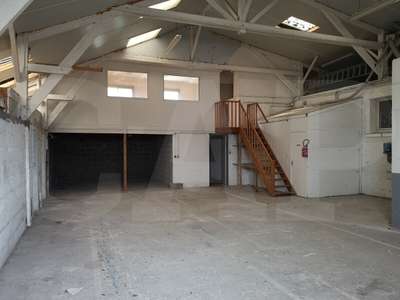 A louer entrepôt bureau de 180m² à Noyal-Pontivy