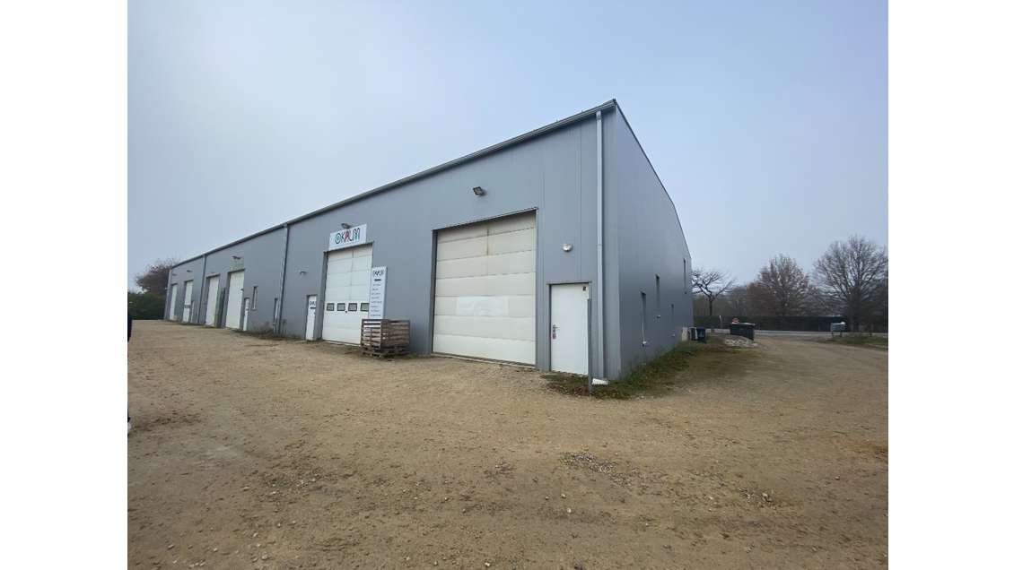 Entrepôt de 330m² à louer sur axe passant Biganos