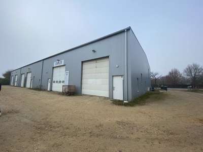 Entrepôt de 330m² à louer sur axe passant Biganos