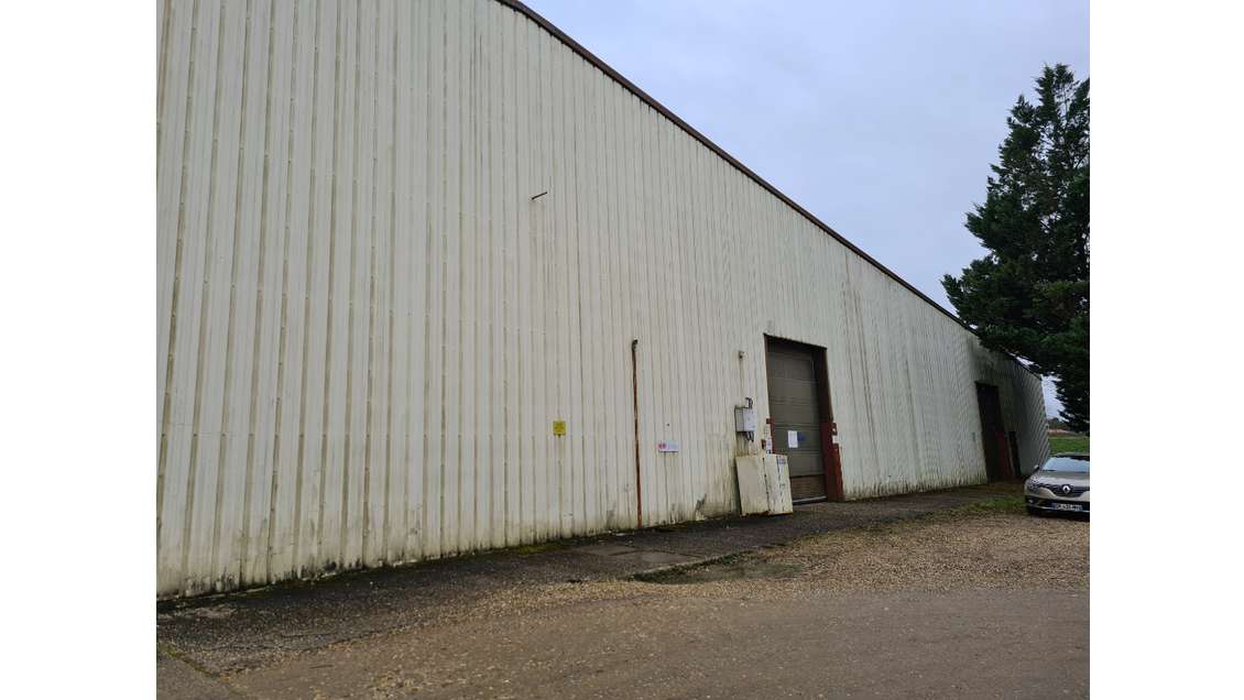 Entrepôt de 3400m² à louer à Podensac