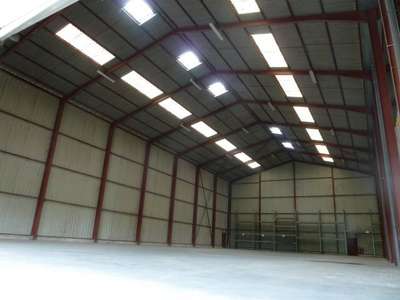 Location entrepôt 2400m² à Branges