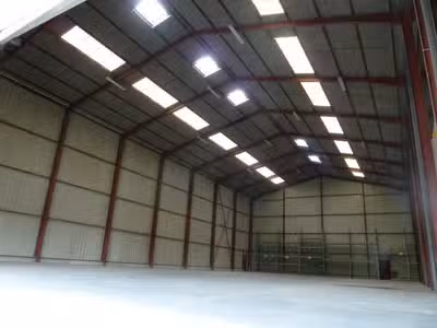 Location entrepôt 2400m² à Branges