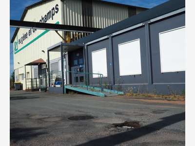 Location entrepôt bureaux de 1 100m² à Blanzy