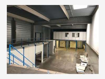 A louer entrepôt de 870m² à Rousset